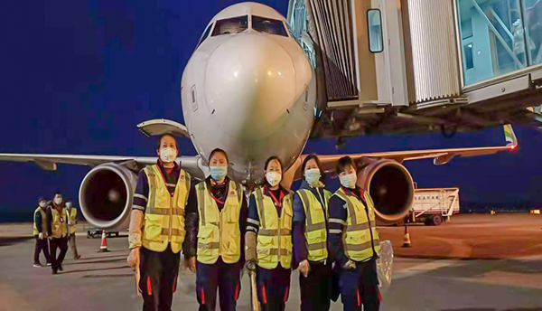 1580969047139960.png 保潔隊(duì)員沖鋒在前 不懼疫情做好保障.png