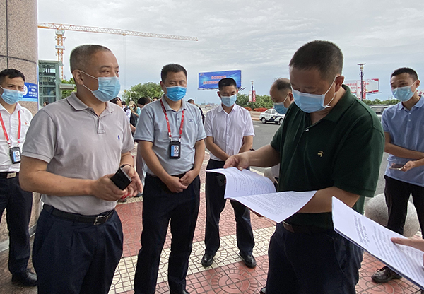 1630996413533335.jpg 省督查組檢查指導(dǎo)綿陽機(jī)場(chǎng)疫情防控工作.jpg