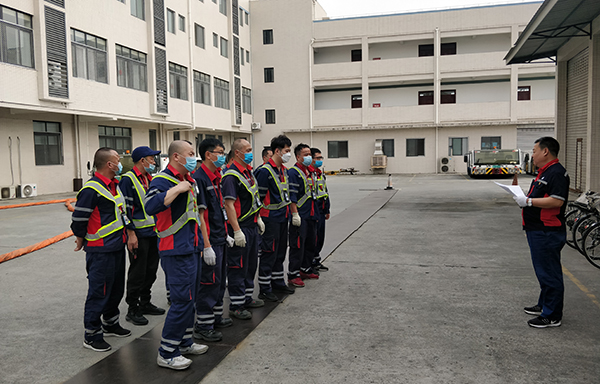 1647848330313615.jpeg 機(jī)務(wù)保障部外場隊(duì)開展殘損航空器搬移應(yīng)急演練1.jpeg