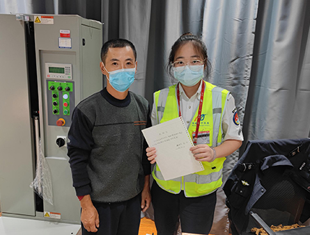 秋風(fēng)涼涼 情暖人心.jpg